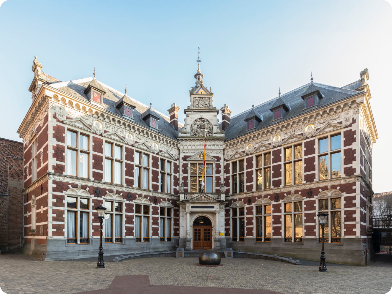 Informatiebeveiliging en privacy in devicebeheer.