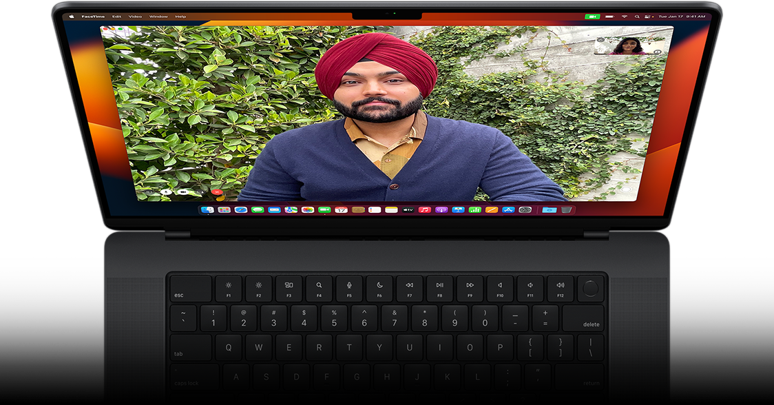 Afbeelding van FaceTime-videogesprek op MacBook Pro.
