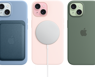iPhone 15 met siliconenhoesje met MagSafe, FineWoven kaarthouder met MagSafe, MagSafe-oplader, externe MagSafe-batterij.
