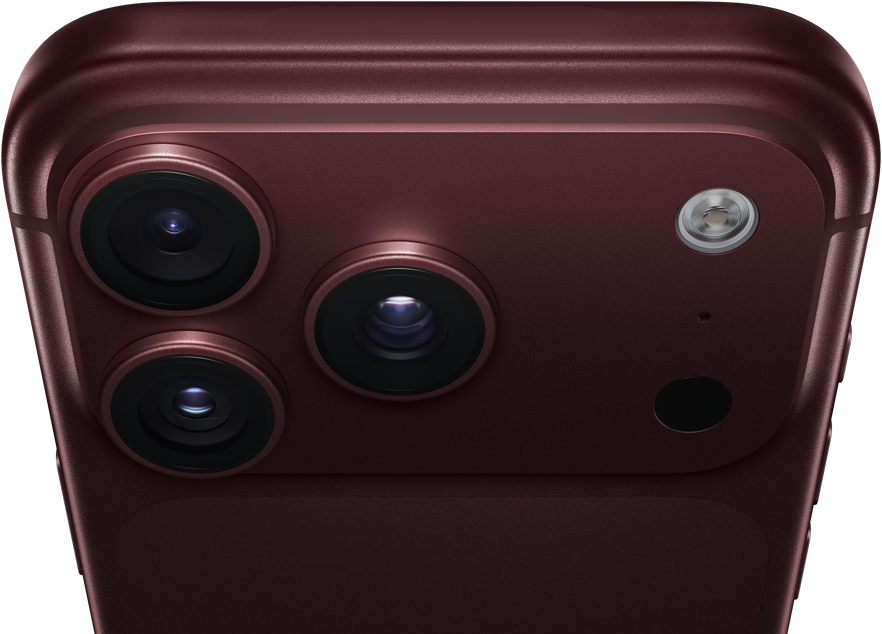 iPhone 18 Pro Max, kleur bordeauxrood (donkerrood), achterkant, Pro Fusion-camerasysteem bovenaan, 3 lenzen, variabel diafragma met deels dichtgeklapte lamellen, flitser, microfoon en LiDAR-scanner, bovenkant, systeemantenne, platte zijkanten, afgeronde randen