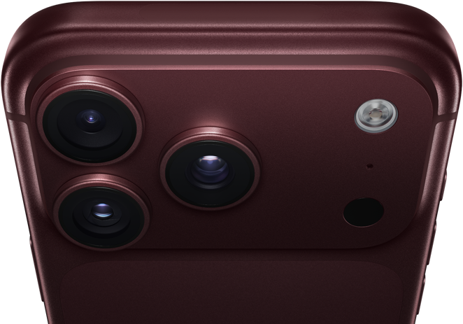 iPhone 18 Pro Max, kleur bordeauxrood (donkerrood), achterkant, Pro Fusion-camerasysteem bovenaan, 3 lenzen, variabel diafragma met deels dichtgeklapte lamellen, flitser, microfoon en LiDAR-scanner, bovenkant, systeemantenne, platte zijkanten, afgeronde randen