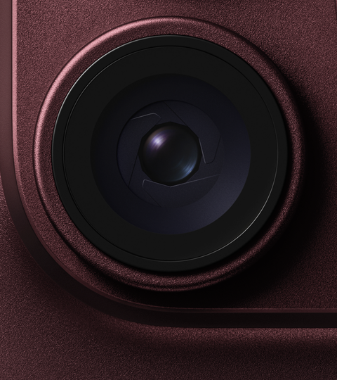 Lens met variabel diafragma van de hoofdcamera op iPhone 18 Pro in de kleur bordeauxrood